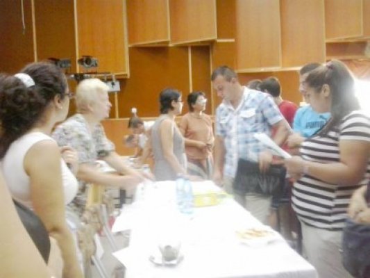 Tinerii cu risc de marginalizare socială, ajutaţi să-şi găsească de muncă